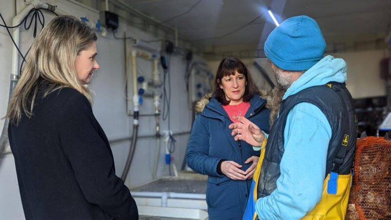 Jayne takes Shadow Chancellor Rachel Reeves to meet with the Fal Fishery Cooperative CIC in Mylor, November 2022